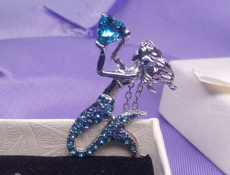 Русалка с кристали