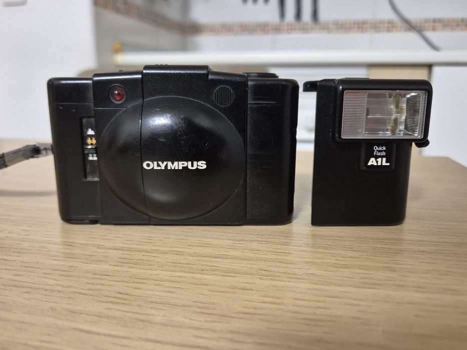 Aparat foto Olympus XA2 cu flash A1L