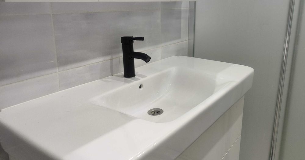 Черен смесител за баня