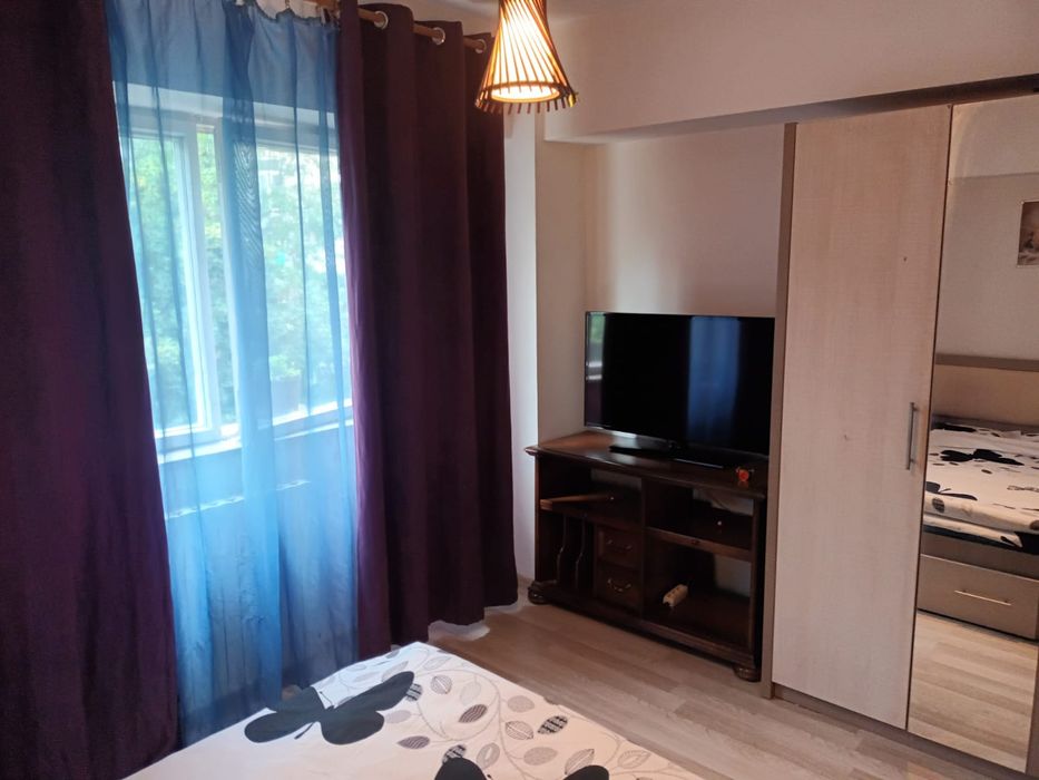 Închiriez apartament cu două camere  decomandat in regim hotelier  etaj 2 cart Craiovita Noua zona Materna