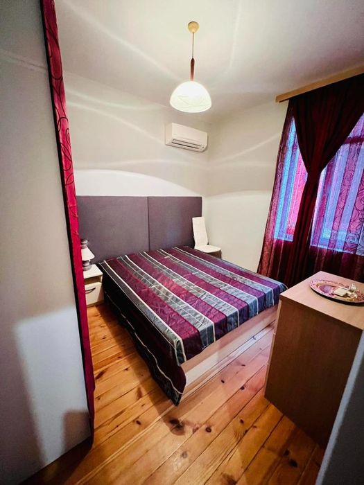 Дава се под наем Етаж от къща в Пловдив, Център - 85 кв.м за 663 € - Снимка #2