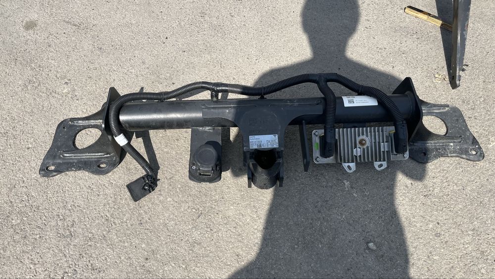 Tesla Y теглич заден