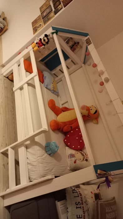 Vând cadru pătuț copii în formă de căsuță.