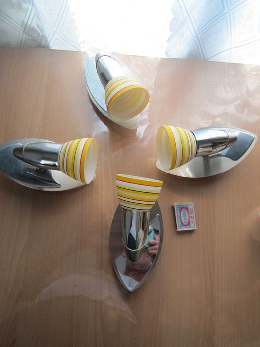 Светильники настенные.