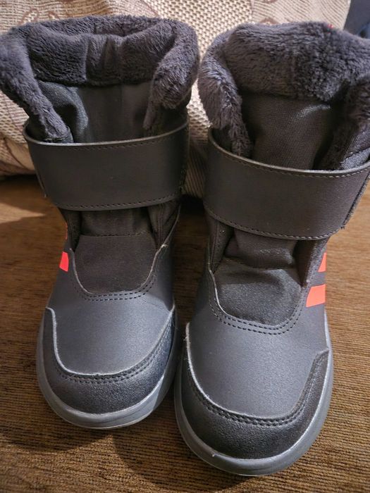 Адидас ботуши 29