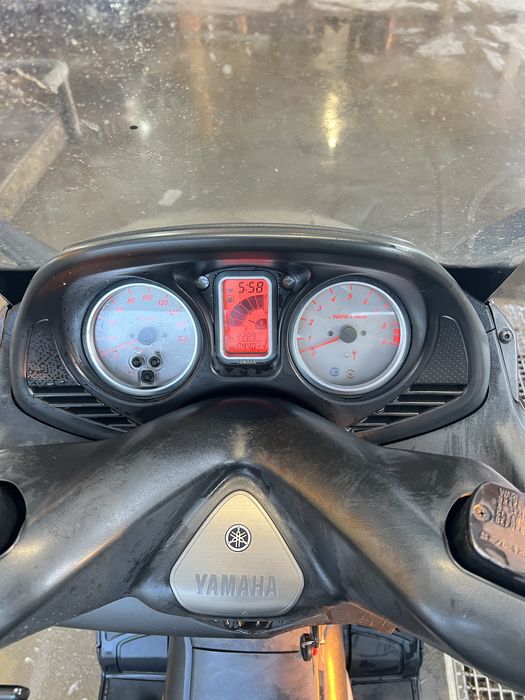 Vand Yamaha T-max  500 2004 se poate conduce A2 (nu Honda nu Burgman)
