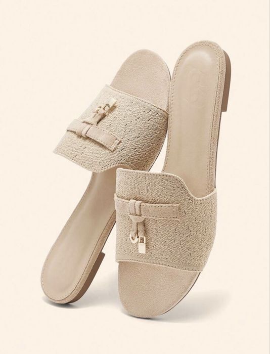 Бежави чехли за лятото