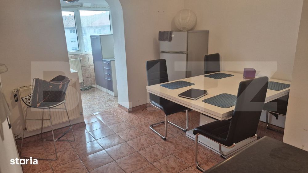 Apartament cu 3 camere de vanzare, 75.77 mp, cartierul Carpati 2 — fotografia 3