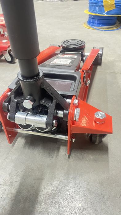 Домкрат 3 тон  Launch  Tech  SATA