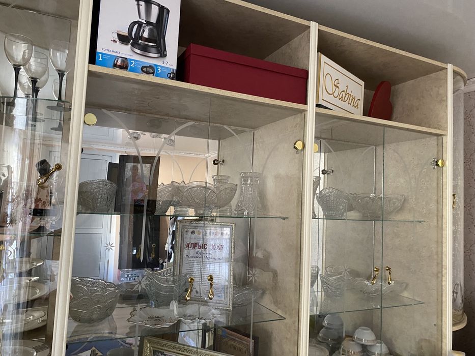 Шкаф гарнитура для посуды