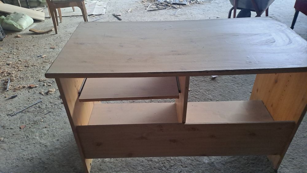 Tez va arzon stollarimiz sotiladi