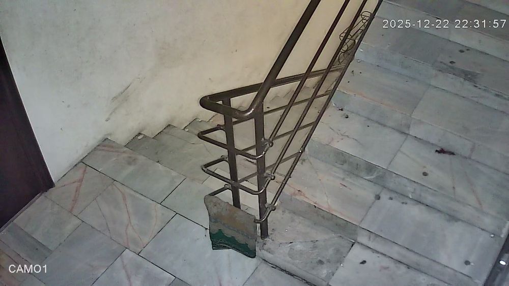 Kamera HD harakatga oladi ovoz yozadi gapirsangiz ham boladi