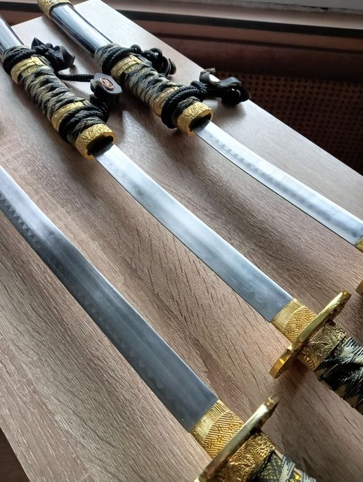 Набор японских мечей