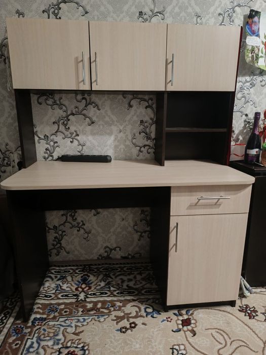 продам компьютерный стол