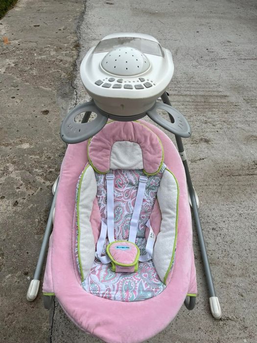 Balansoar, e  nou  si Carucior e putin folosit dar in stare buna