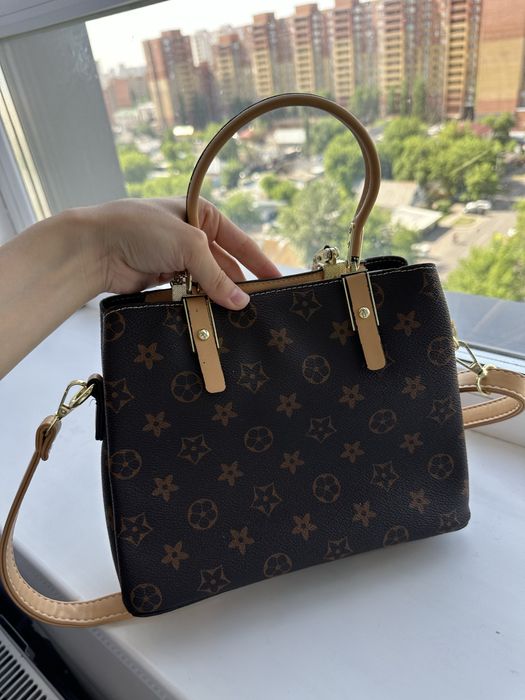 Стильная кожаная сумка