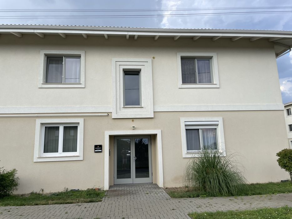 Inchiriez apartament