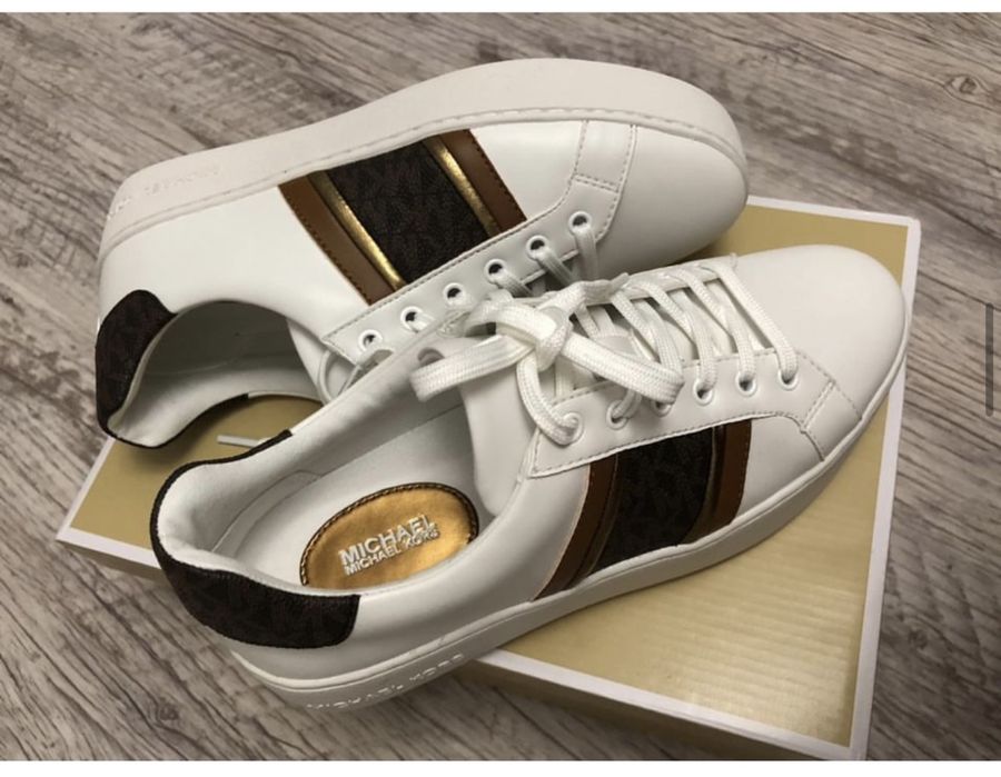 Продам кроссовки