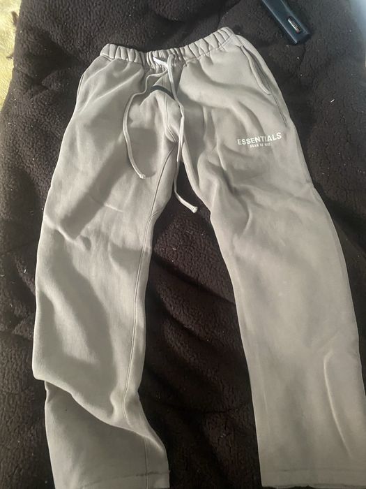 pantaloni essentials