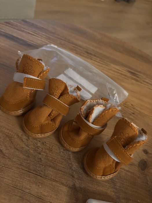 Обувки за куче размер М подходящи за чихуахуа