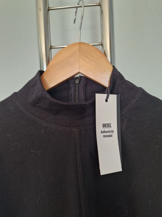 Страхотна дамска блуза DIESEL кропнат
модел,нова сетикет, размер М /L,