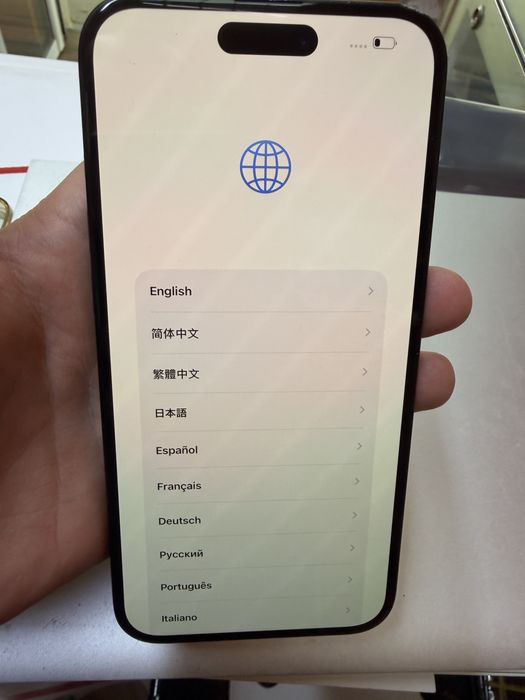iPhone 16 plus заключен с iCloud