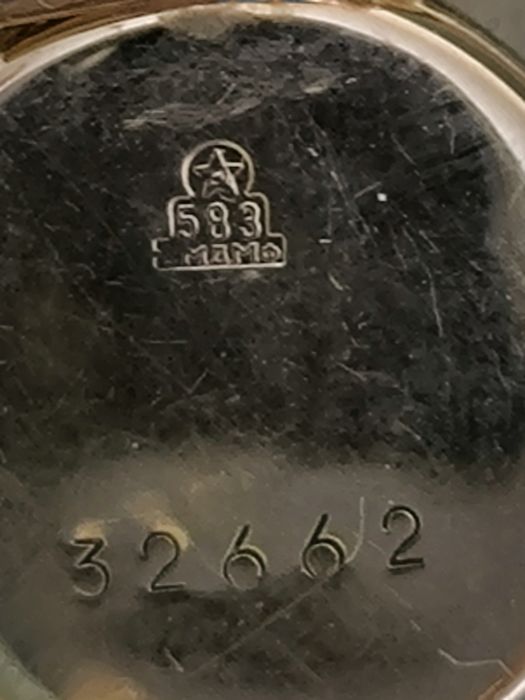 Женские золотые наручные часы с бриллиантами