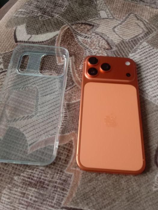 Продам айфон 17 про Макс память 256 есть чехол и зарядка новая коробка