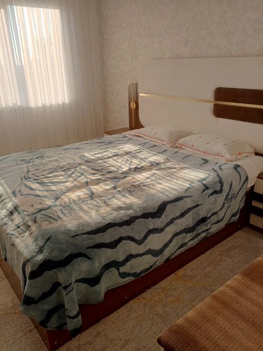 Продается двухспальная кровать и сафо