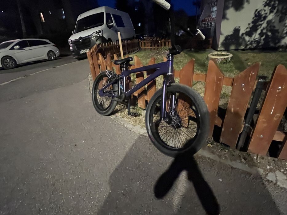 Vând BMX mov in stare foarte buna