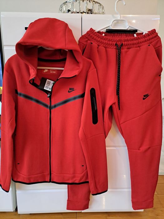 Nike Tech Flecce Roșu S și M Zurbaua • OLX.ro
