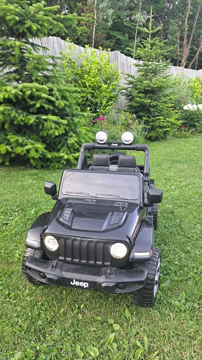 Masinuta electrica 4x4 Jeep Wrangler