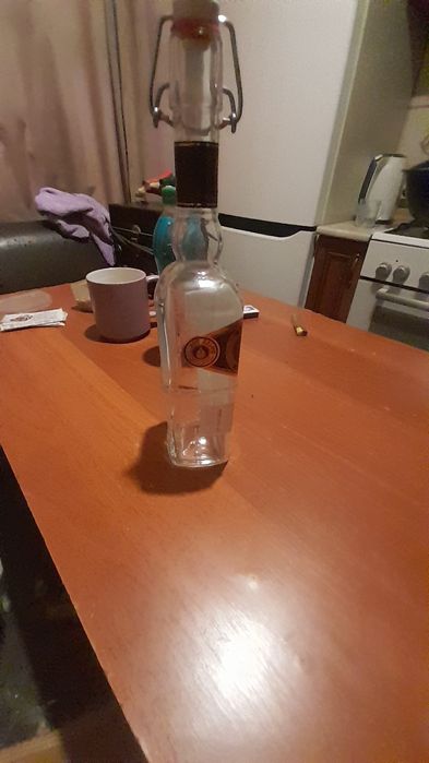 Продам бутылки стекленые..