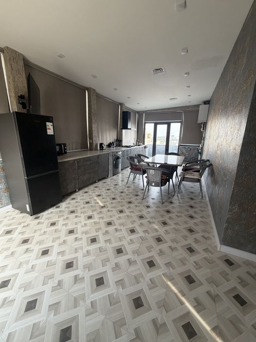 Сдается 4 комнатная квартира в центре города 150 Кв KFS дом