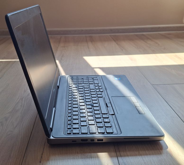 15.6' FHD IPS Dell Precision 7510 Intel Xeon E3-1535M v5/16GB/AMD 2GB GDDR5/256GB+320GB