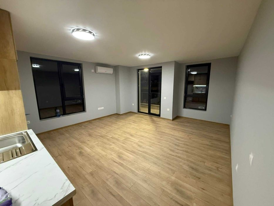 Тристаен апартамент в Благоевград, Широк център, ново строителство