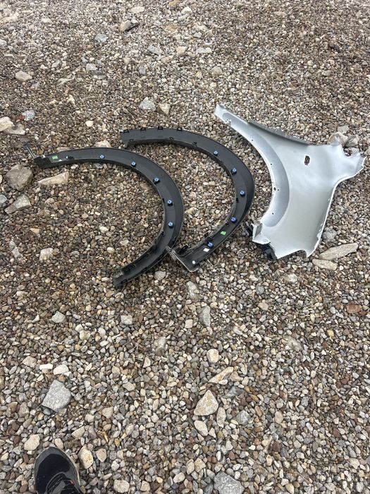 Ляв калник и 2 предни вежди за Dacia sandero20”