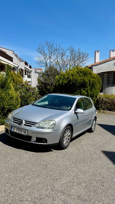 Продавам Volkswagen Golf 5