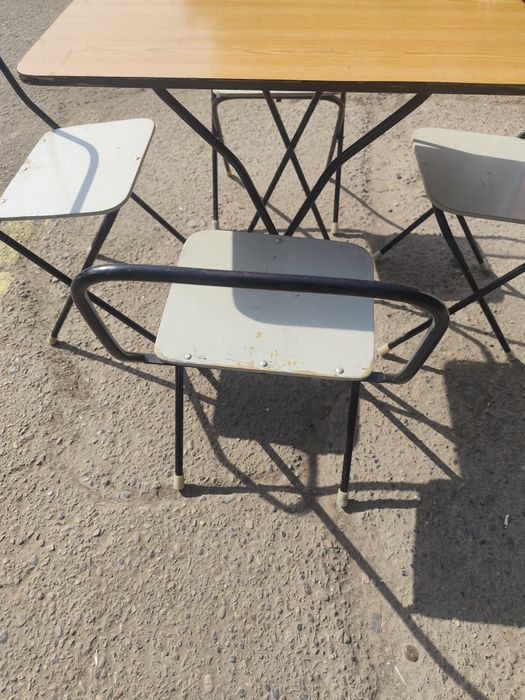 1 Стол 4 стула советских времён