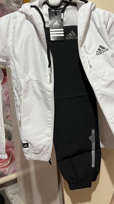 Спортивние костюмы