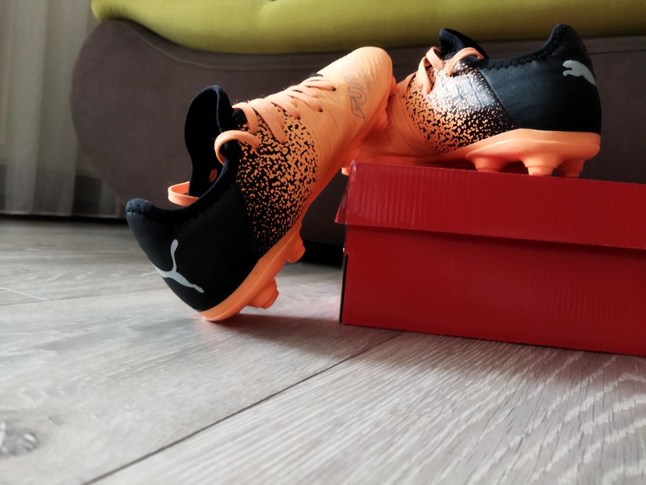 Vând ghete fotbal Puma mărime 38.
