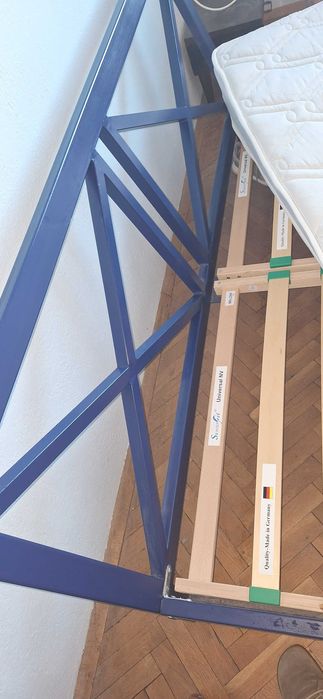 Метално легло с матрак