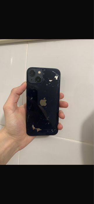 Продам телефон айфон 13