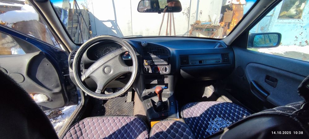 Продам BMW 320i седан