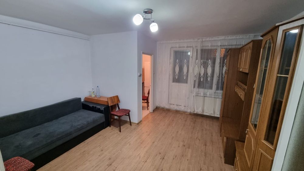 Închiriez Garsoniera Luminisului bloc 3