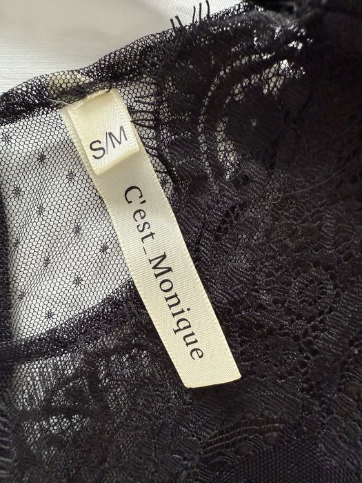 Черна дантелена рокля