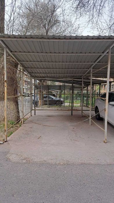 Продам Парковочное место с навесом на Ц-13.
