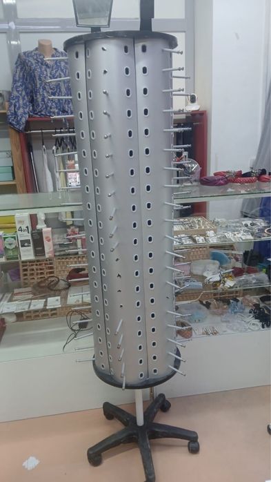 Прожам стойку для очков