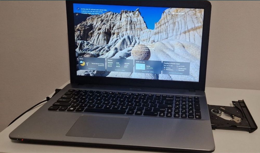 Vand Laptop Asus SonicMaster