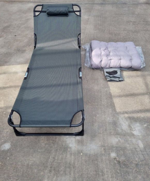 Шезлонг раскладной . Можно использовать как раскладушка.